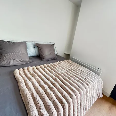 Logement 5 Parking Prive Gratuit Sous Video Surveillance 公寓 *